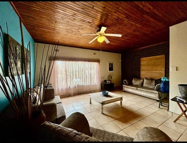 2 BEDROOM HOUSE FOR SALE IN VANDERBIJLPARK CE 1